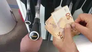 il trucco scioccante che fa preoccupare le stazioni di servizio