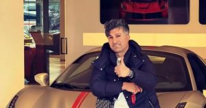 multimilionario grazie alla lotteria, cerca una donna che lo aiuti a spendere i suoi soldi