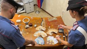 questa donna delle pulizie possiede un patrimonio stimato in oltre 2 milioni di euro