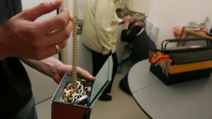 2 milioni euro e oltre 20 chili di gioielli d'oro