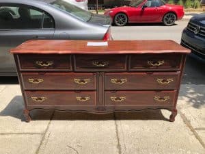 ciò che scopre al suo interno cambierà per sempre la sua vita