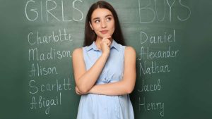 ella viene pagata 28.000 euro per trovare il nome del vostro futuro figlio