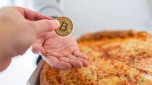 ha comprato due pizze con 10.000 Bitcoin