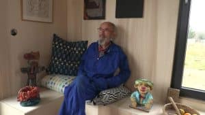 truffato per 34.000 euro, Bernard si trasferisce in una casa costruita da sconosciuti