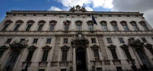 AUTONOMIA/ Parlamento al bivio tra Stato-Arlecchino e Stato-Pantalone