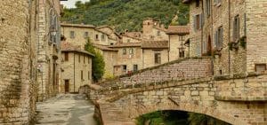 Regole affitti brevi 2025/ Nuovi adempimenti in vigore: multe fino a 8K (9 gennaio)