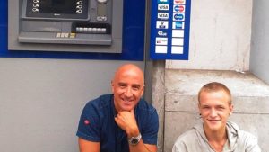 Dimentica 150 euro al bancomat