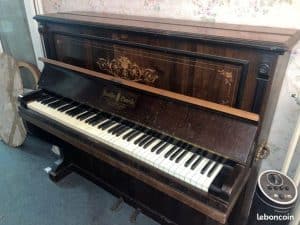 Stavano per buttare il pianoforte della nonna quando hanno scoperto