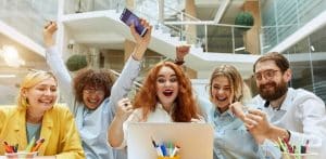 capo distribuisce un milione di euro ai suoi dipendenti