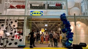 geniale presa, venduta a 7,99 euro da IKEA, è l'accessorio indispensabile