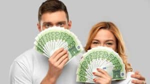 nelle loro vite e pochi giorni dopo vincono 13 milioni di euro alla lotteria