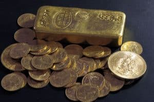 120.000 euro e 50 monete d'oro sparite in pochi minuti