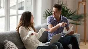 Eredita 3,7 milioni di euro ma si rifiuta di pagare le bollette del fidanzato