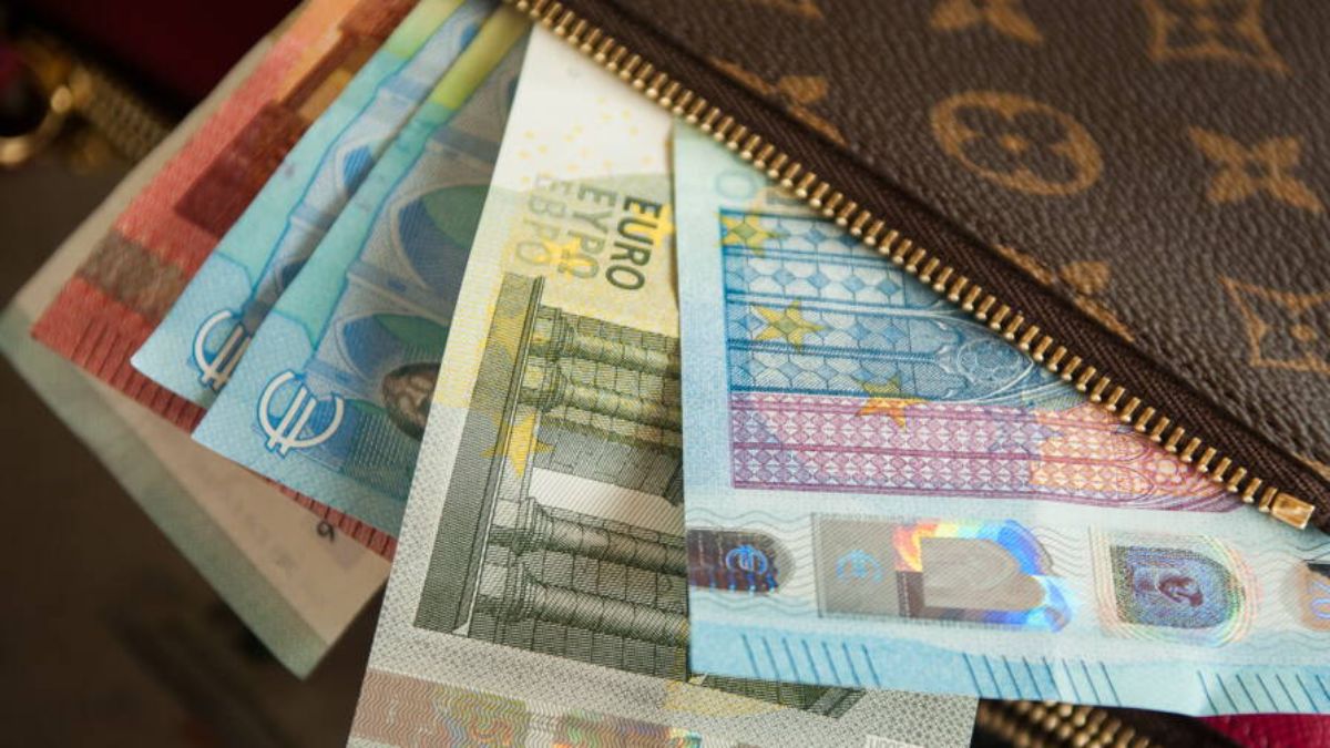 Senzatetto, trova un portafoglio con 4.000 euro