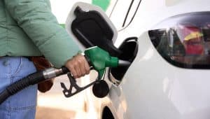 Un pieno di benzina per 50 euro e se ne va 15 minuti dopo