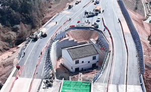 si rifiuta di vendere la sua casa per 210.000 euro al governo