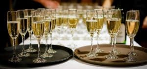 DAZI USA 200% SU CHAMPAGNE E VINI/ La controprova di una guerra già persa per l’Ue