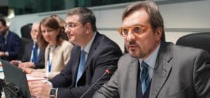 Guidesi “Automotive morto con piano Ue, è suicidio economico”/ “A rischio 440mila posti di lavoro entro 2040”