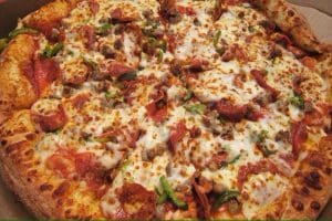 Questo 89enne che consegna pizze a domicilio riceve 10.000 euro
