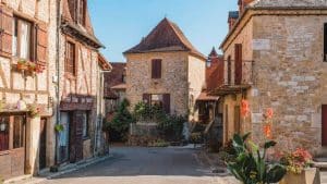 Questo villaggio ha appena ereditato due milioni di euro, oltre a diverse proprietà