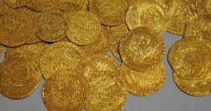 Alcune costosissime monete d'oro rubate da un museo francese finiscono in possesso di un antiquario russo