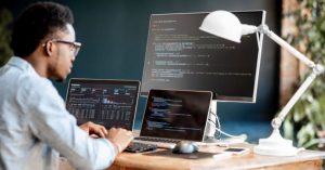 Ha tre lavori e guadagna 350.000 euro all'anno