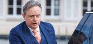 POST-IT/ Banche e/o cannoni: quella mossa del Belgio (contro Macron)