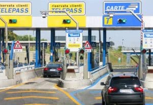 Autostrade traffico live e previsioni Pasqua 2025/ Bollino rosso e code: ecco i tratti più a rischio