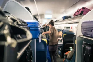 Trova 15.000 euro su un treno e decide di non avere problemi