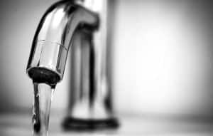 A 95 anni riceve una bolletta dell'acqua da 17.000 euro