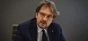 Carburanti green fuori dal piano Bruxelles: crisi automotive/ Italia vs Commissione: “tradimento politico”