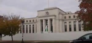 Debito USA: Moody’s declassa rating da Aaa ad Aa1/ Deficit federale verso 9% entro 2035 +25% costi interessi