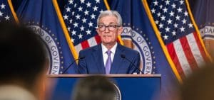 FED &amp; POLITICA/ L’attesa obbligata di Powell tra annunci e contro-annunci sui dazi