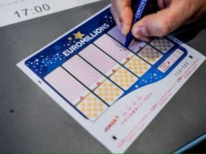 Si è svegliata alle 3.37 del mattino per scoprire di aver vinto 13 milioni di euro