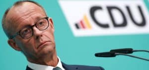 Sondaggi Germania: CDU guida al 26%, AfD in calo al 23%/ Merz consolida l’asse con Roma e Parigi