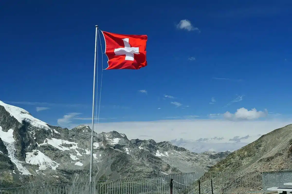 Svizzera: referendum fiscale su tasse di successione/ Imposta del 50% oltre i 50 mln: ricchi in fuga