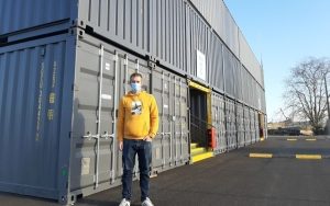 Compra un magazzino per 500 euro e trova una fortuna di 7 milioni di euro
