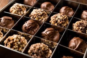 Generosità mal ripagata Restituiscono 13.000 € e se ne vanno con della cioccolata