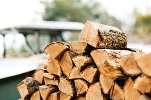 Partito dal nulla, vendeva legna per sopravvivere
