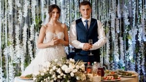 Una coppia fa pagare ai propri invitati 1000 euro per partecipare al proprio matrimonio e scatena un grande scandalo sul web
